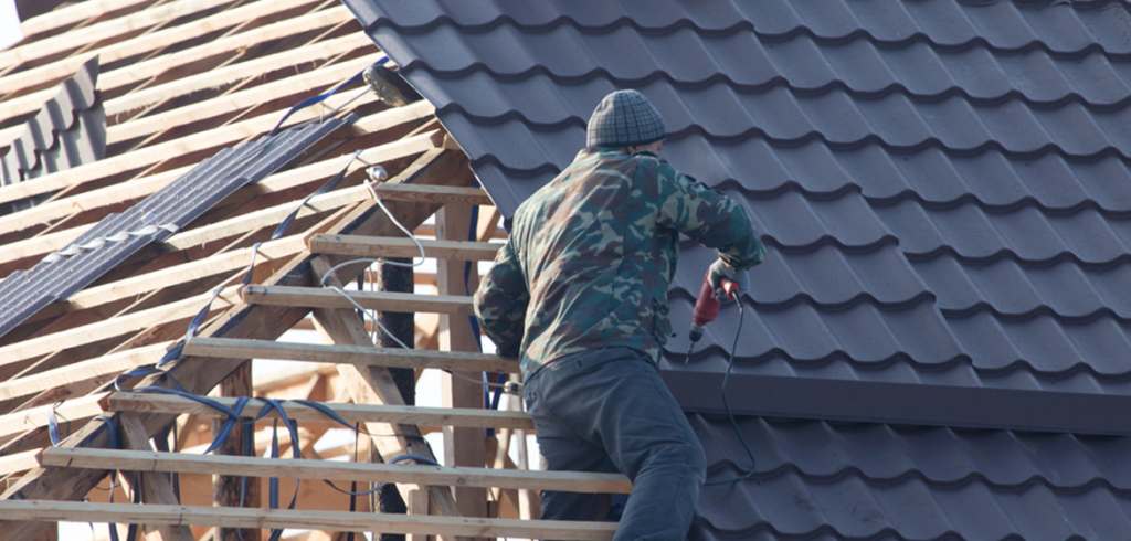 Insurance Adjusters Vs. Roofers In Plano: What's The Difference?